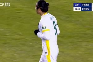 VAR介入判越位在先，张玉宁进球无效，亚泰仍0-2国安图片