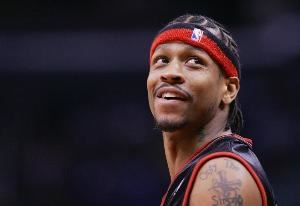 奥尼尔：我是艾弗森纪录片的制片人 我厌倦了看到他一直被误解图片