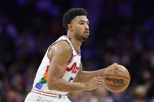 错失三分绝杀！格莱姆斯11中4得到10分 攻防积极有3板4助&4断1帽